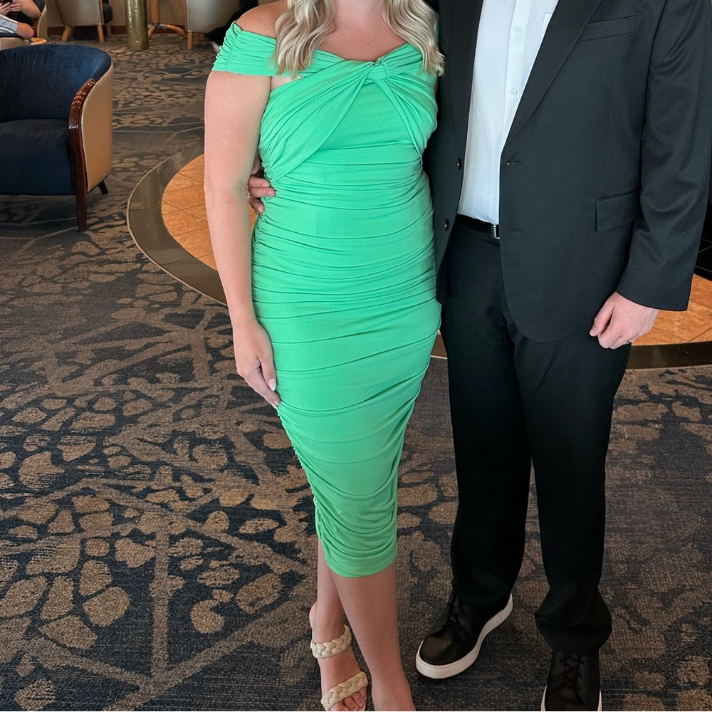 Selfie Leslie Green Dress